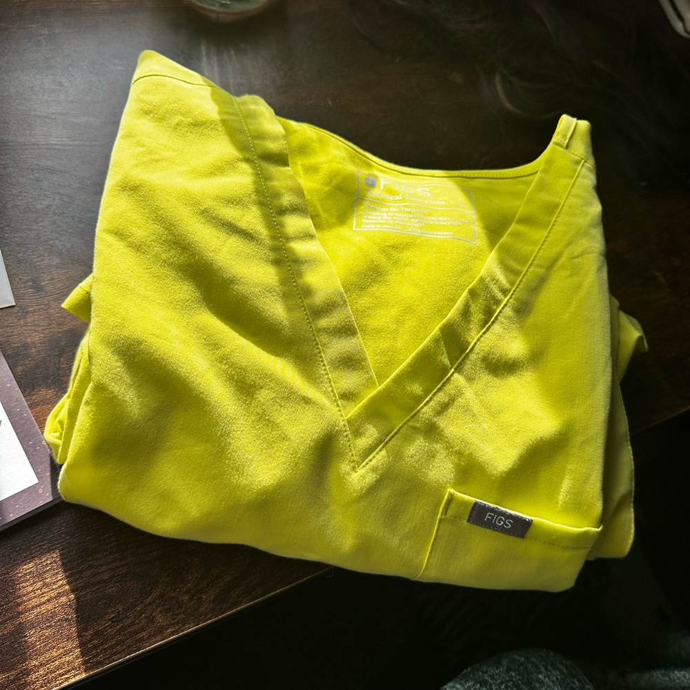 Figs Lime Green Scrub Set - Picture 11 of 12